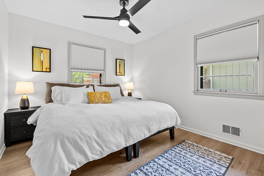 Guest bedroom. Bed can be king or 2 twins.