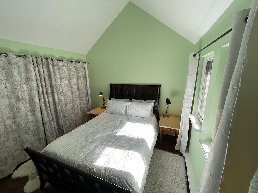 Bedroom 2, Queen