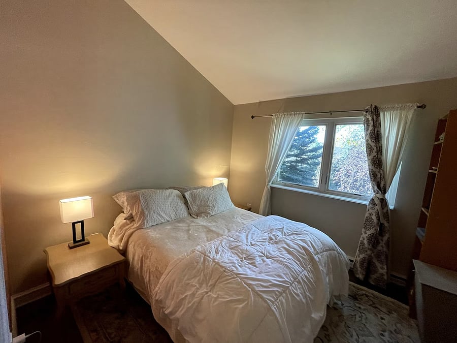 Bedroom 3, Queen