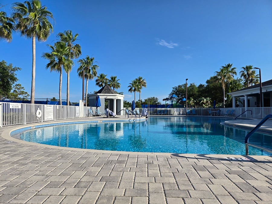 full access to pool, hot tub & workout facility less than a 5 minute walk