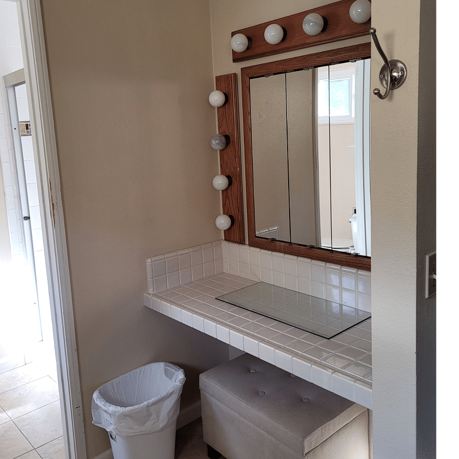 Master cosmetic mirror