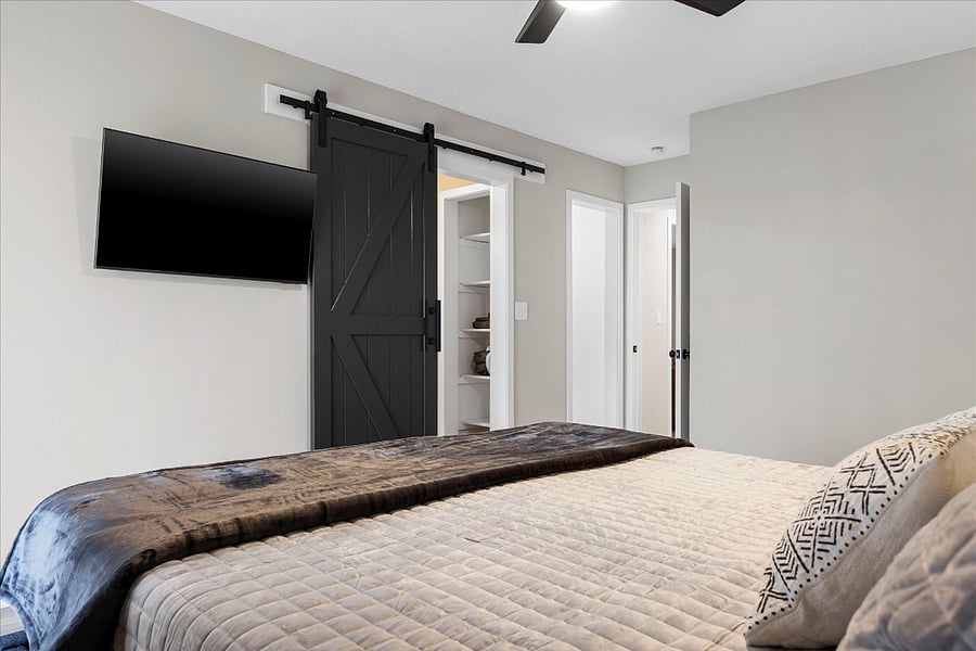 Primary suite