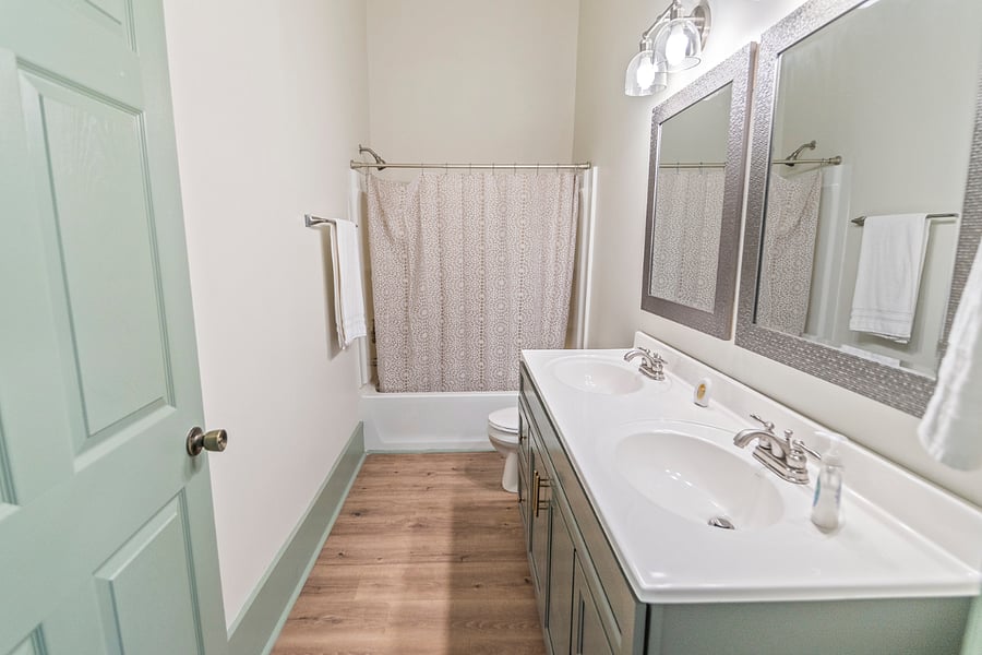 Bathroom 2, shared