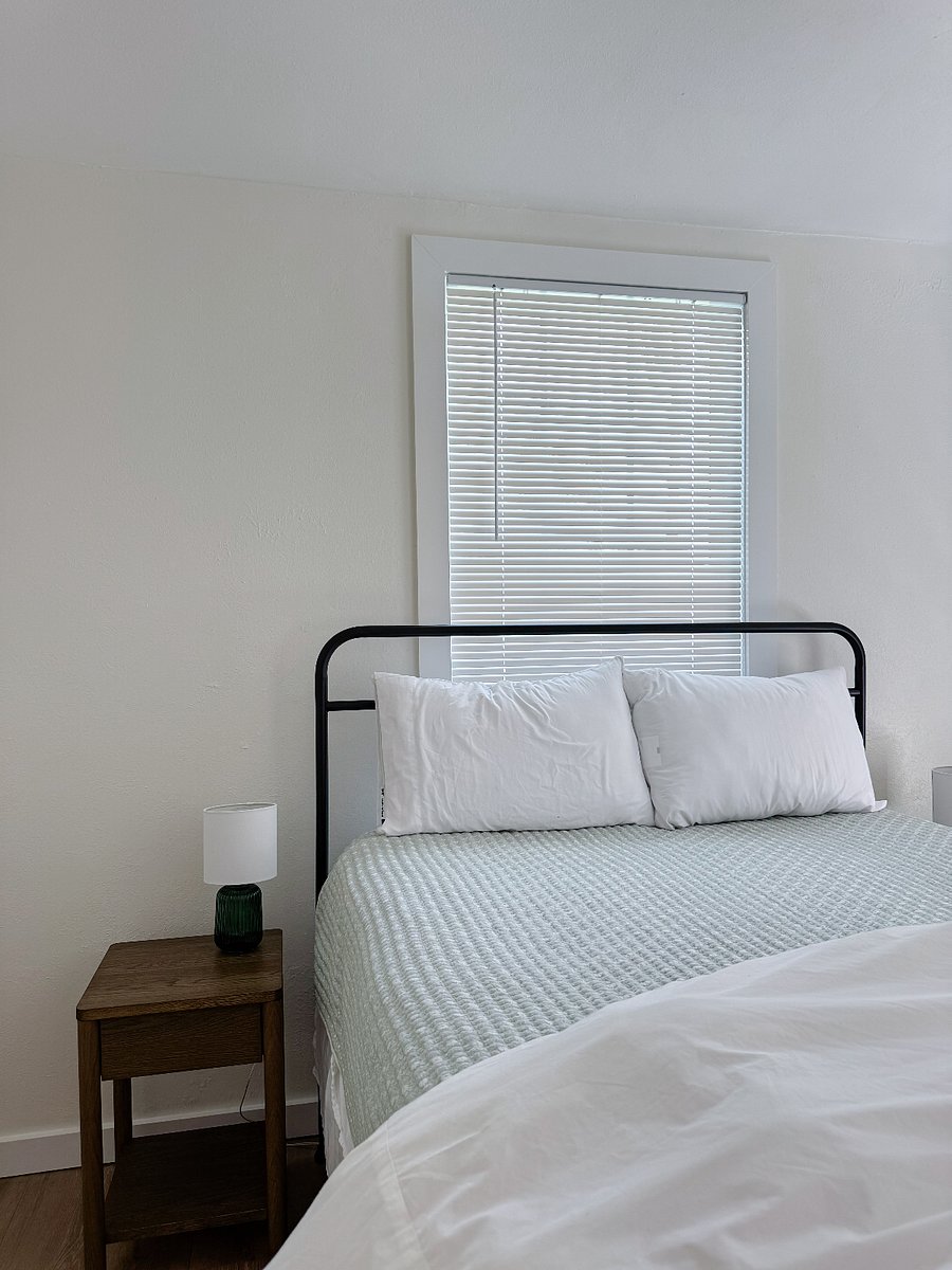 Queen Bedroom