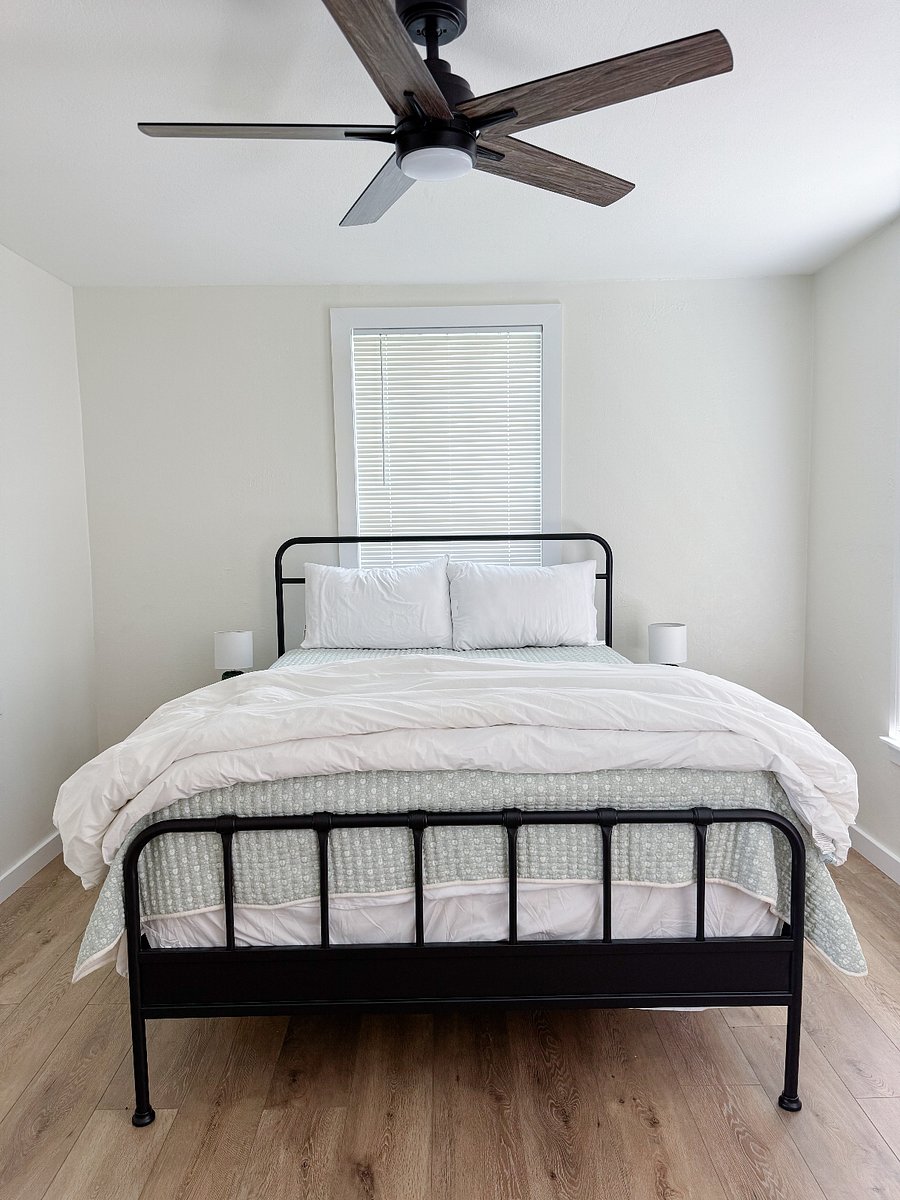 Queen Bedroom