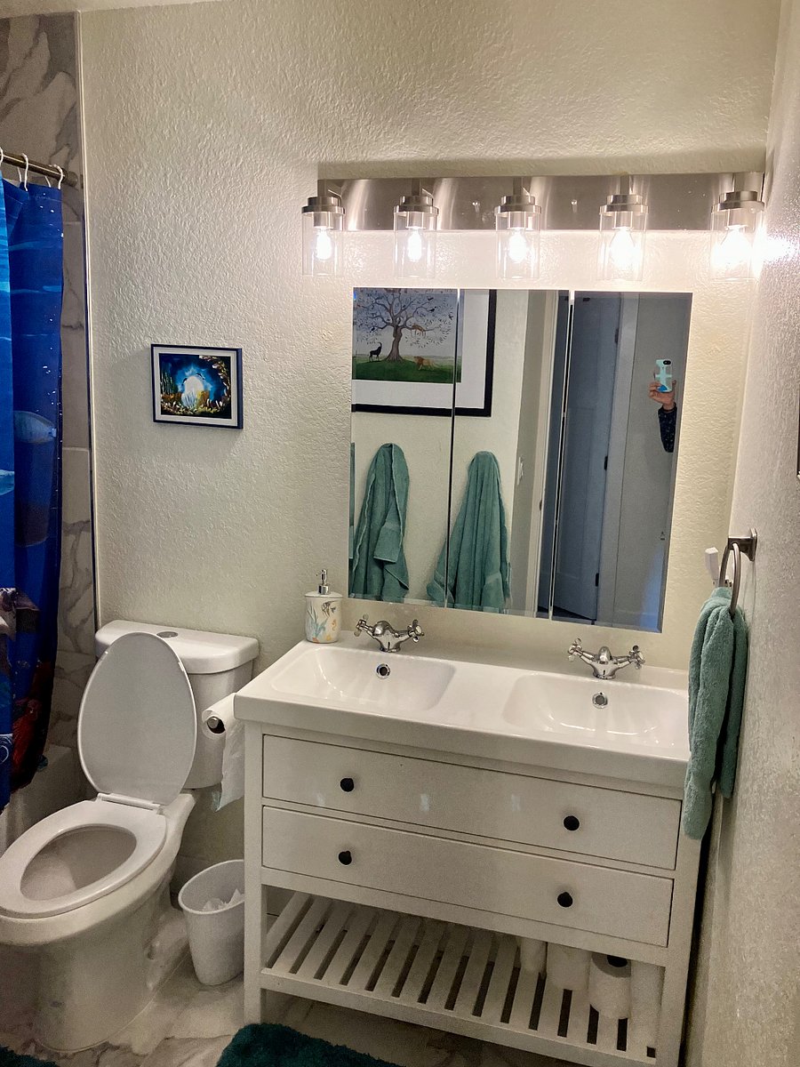 Second upstairs bath
