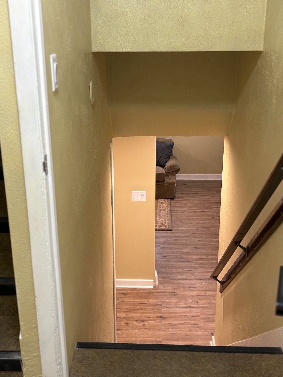 Private entrance to unit.  A shared entry hallway provides private access to the upstairs Cleveland Suite and the basement Indian Creek Suite as well as access to the shared patio and backyard.
