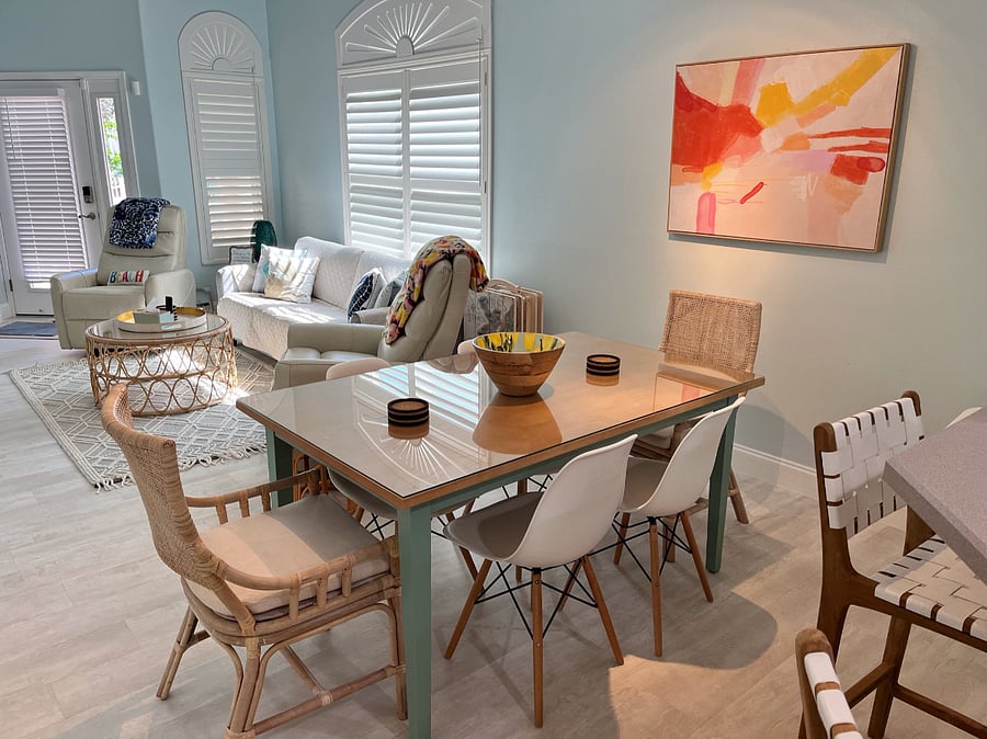 2 BED 2 BATH COZY AND QUIET, SHORT WALK TO BEACH