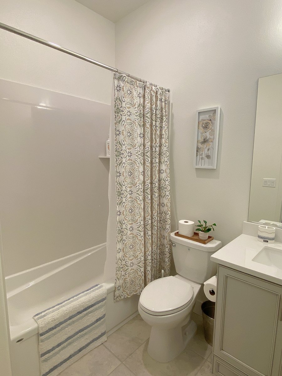 Private bathroom on bedroom 1