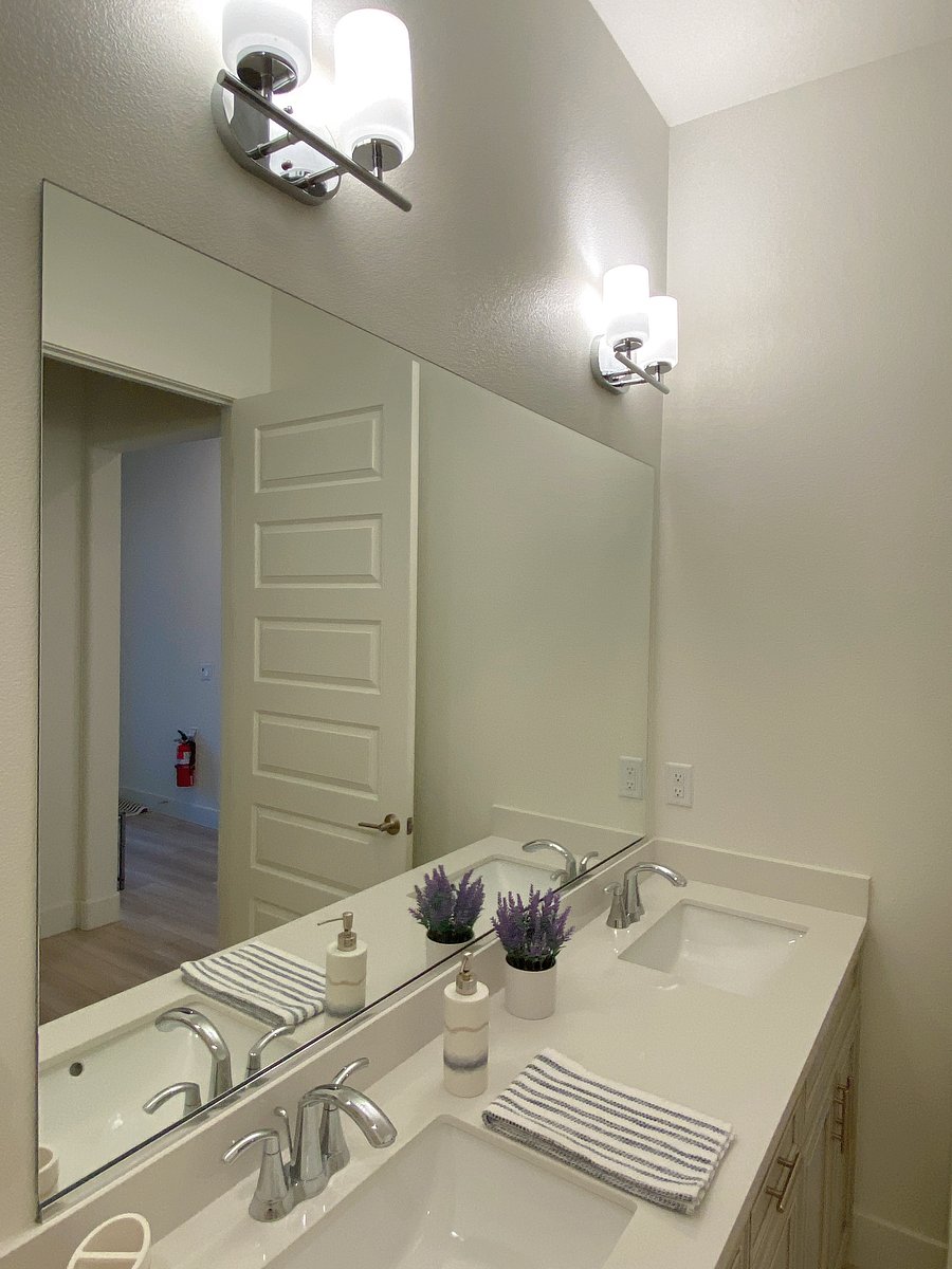 2nd bathroom with dual sinks shared with bedroom 2 and den room