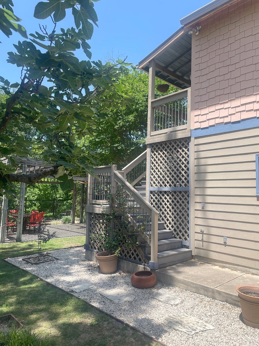 Stairs up to the apartment