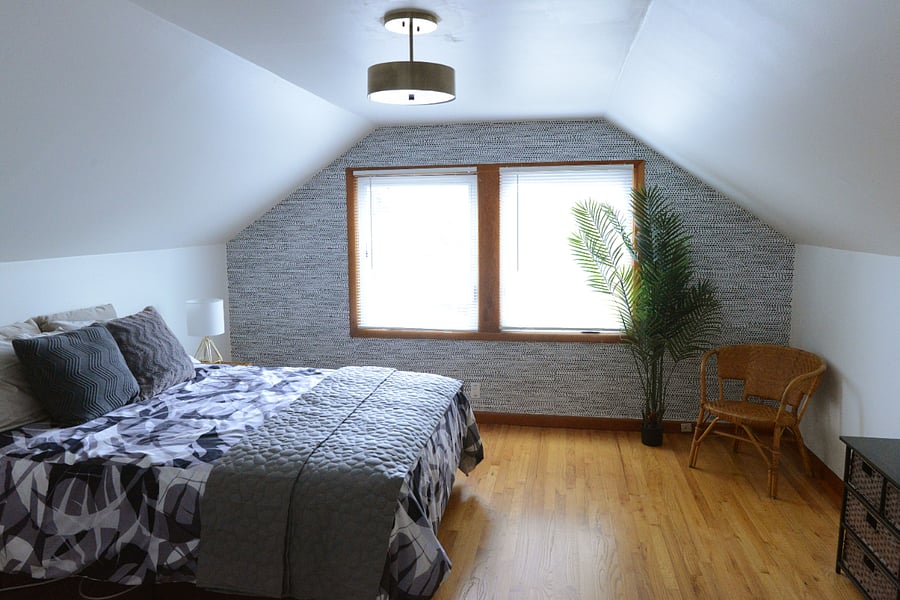 Upstairs Bedroom
Adjustable bed