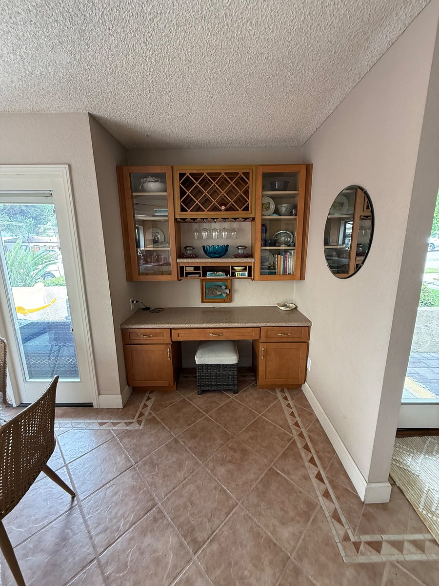 Small nook off of the kitchen area
