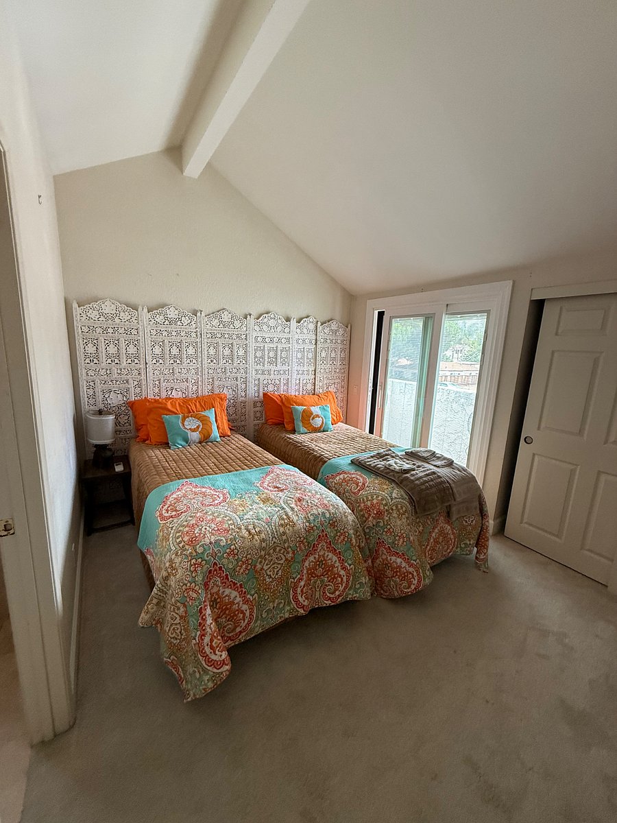 Renter bedroom with twin beds, can be made into king bed