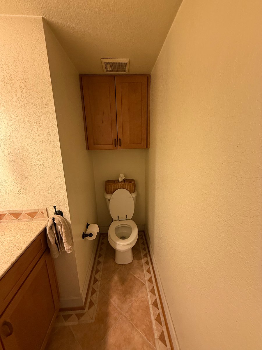 Downstairs 1/2 bathroom