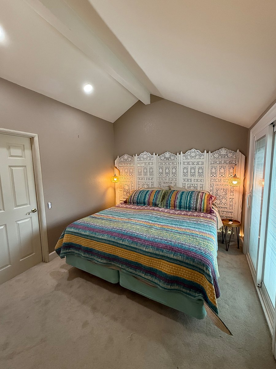 Renter bedroom with king bed configuration, can be twin beds
