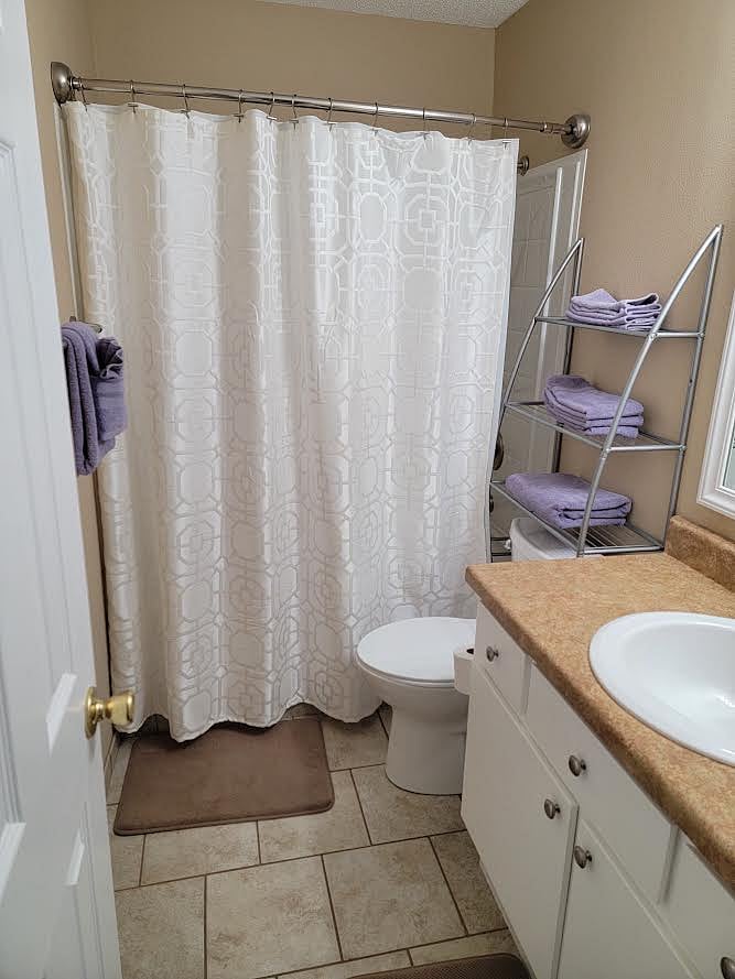 Full bath in upstairs hall.