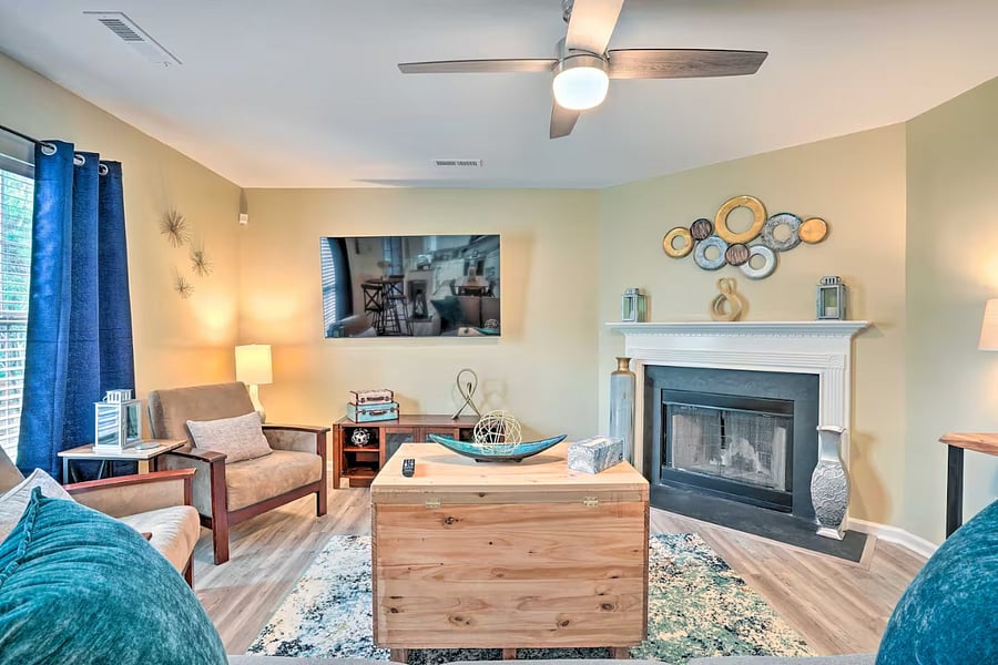 Living Room | Smart TV | Fireplace