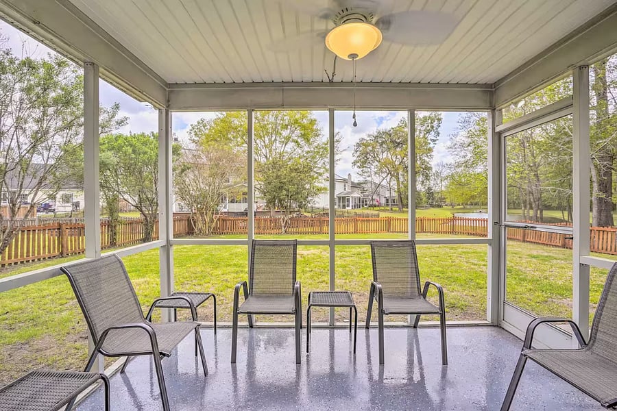 Private Screened Patio | Outdoor Seating