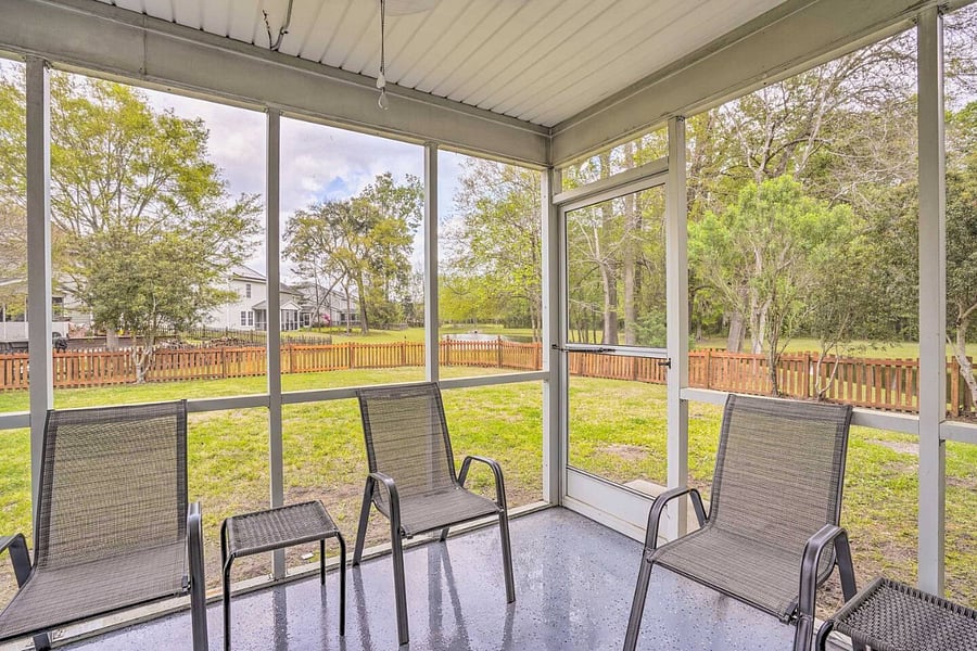 Private Screened Patio