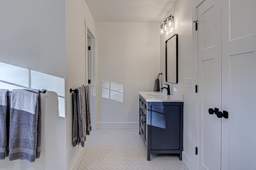 Upstairs Master Bedroom Suite Bath