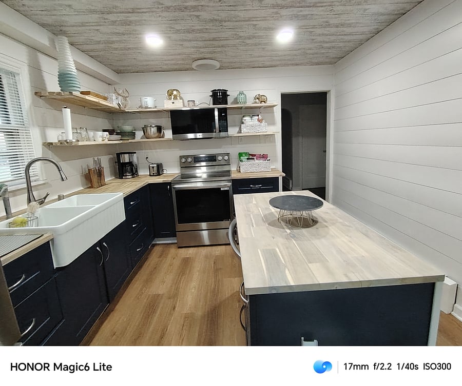 Kitchen (2/1 Lower)
