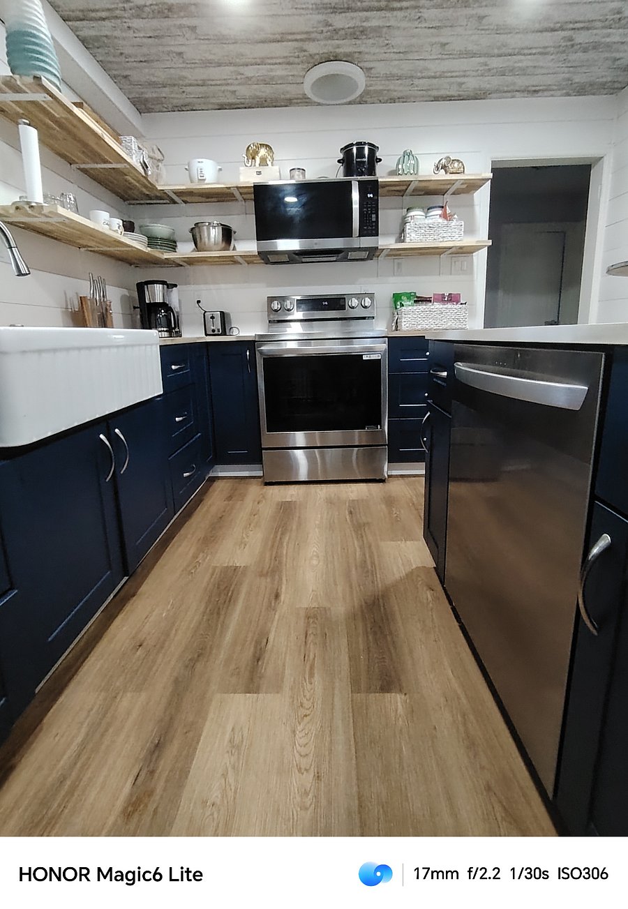 Kitchen (2/1 Lower)