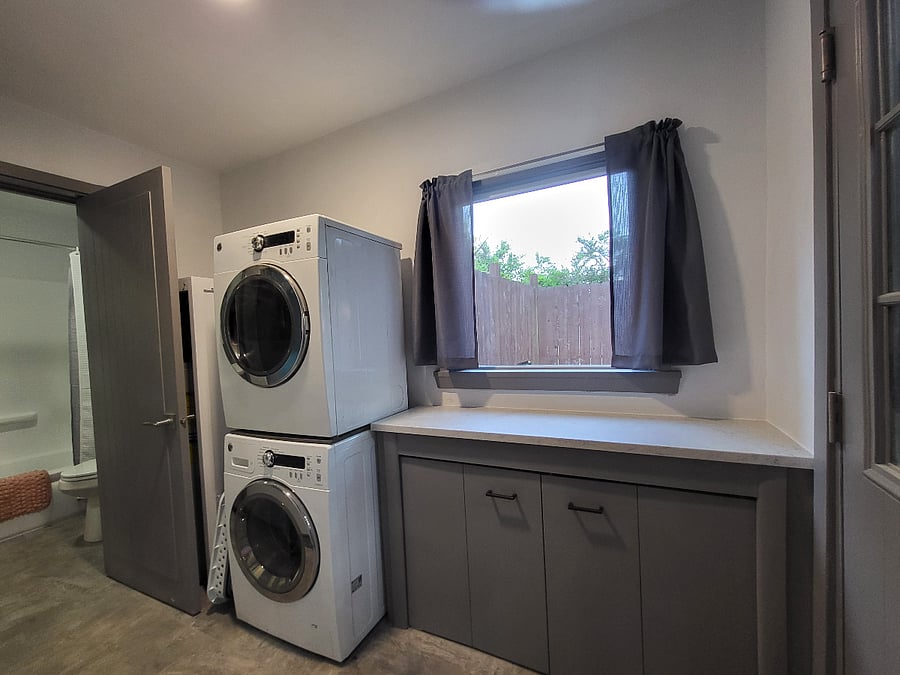Laundry/mud room with full-size washer/dryer