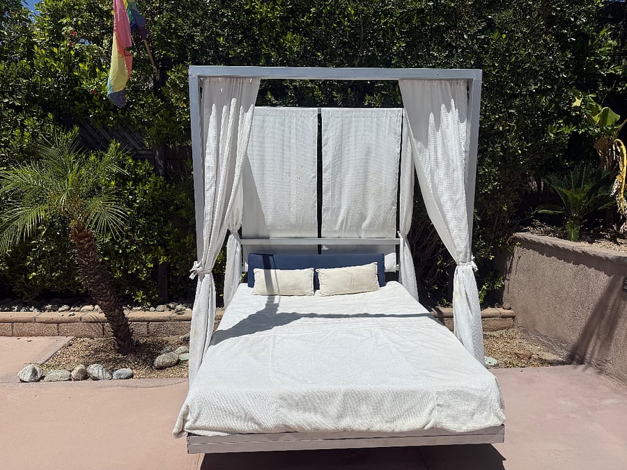 Out Door Bed