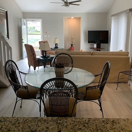 Open Space! Dining Room/Living Room