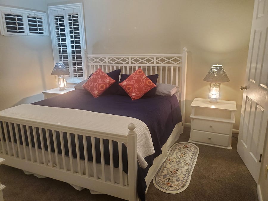 Second Story King Bed! Lovely space!