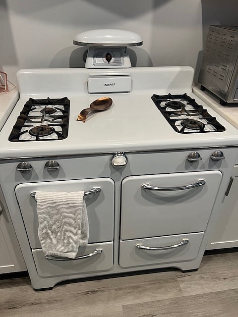 Vintage gas stove