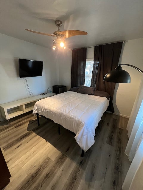 2nd Bedroom with Queen bed