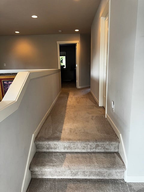 Upstairs hallway leading from loft to 4 additional bedrooms