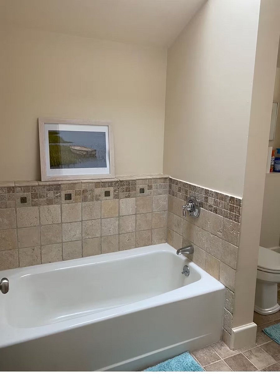 Full Bath: Bathtub