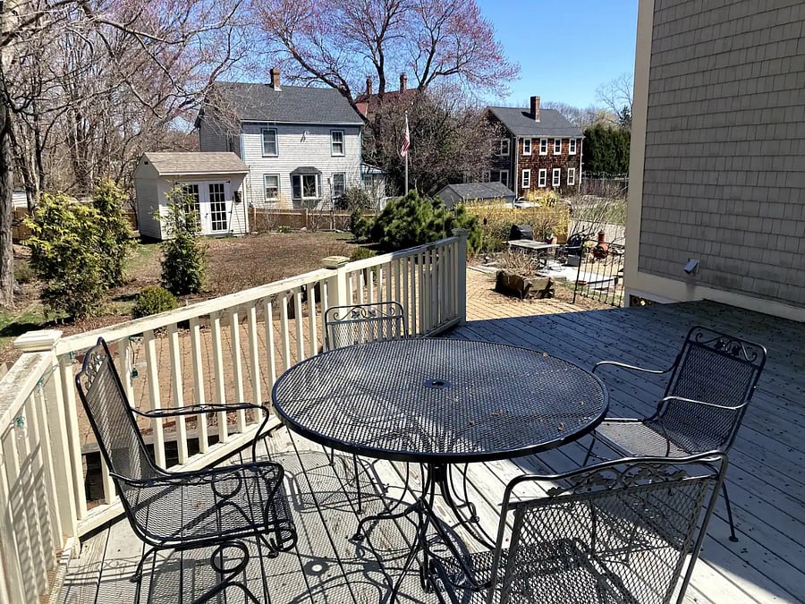 Deck (furniture included)