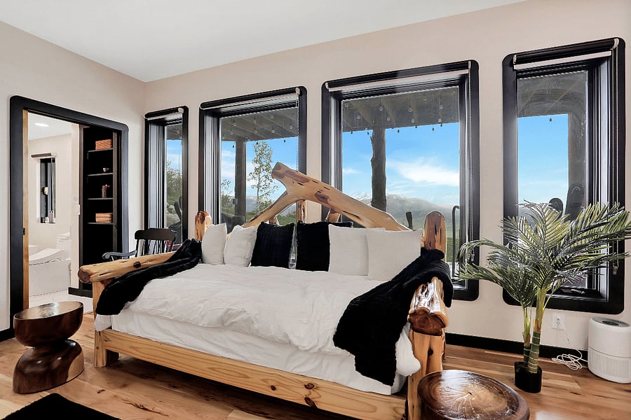 Entry Level Suite - King Bed and Twin Daybed