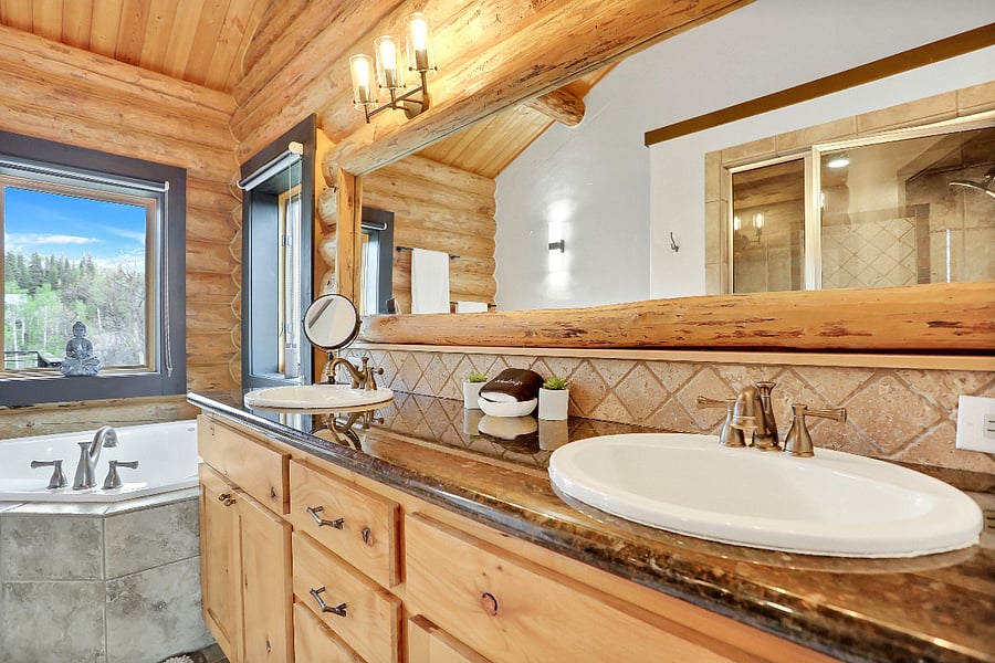 Main Bathroom Suite