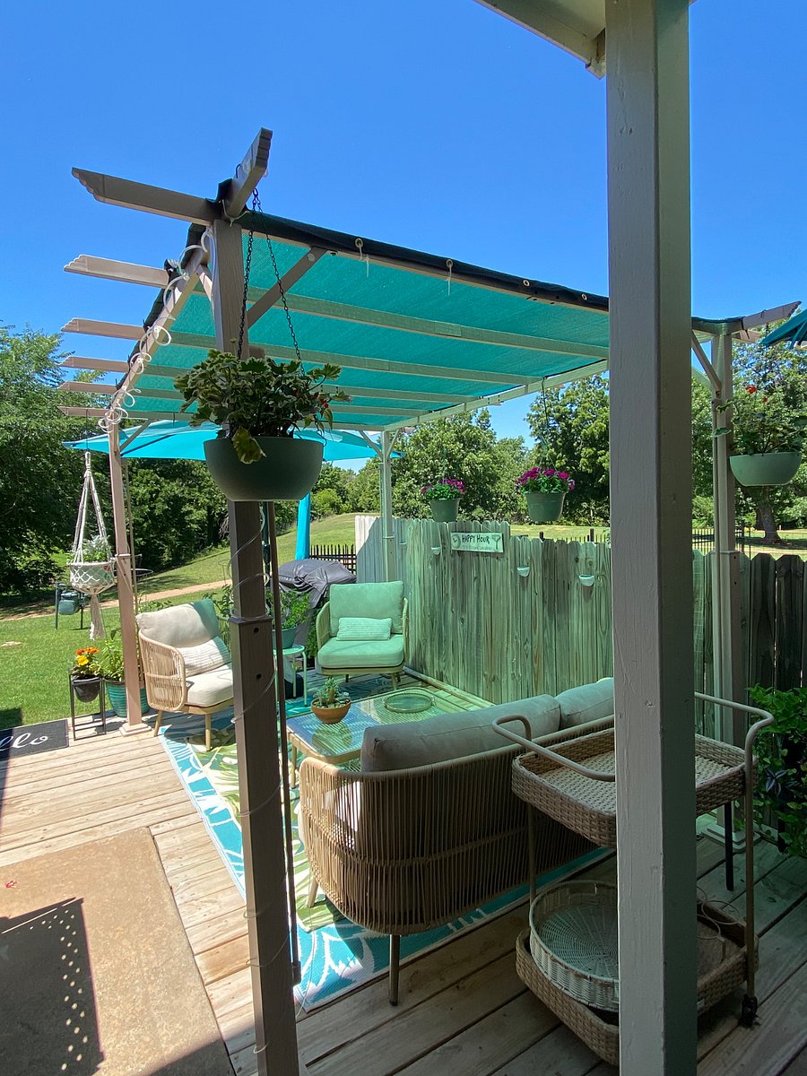Downstairs outdoor patio, includes water fountain and tv 