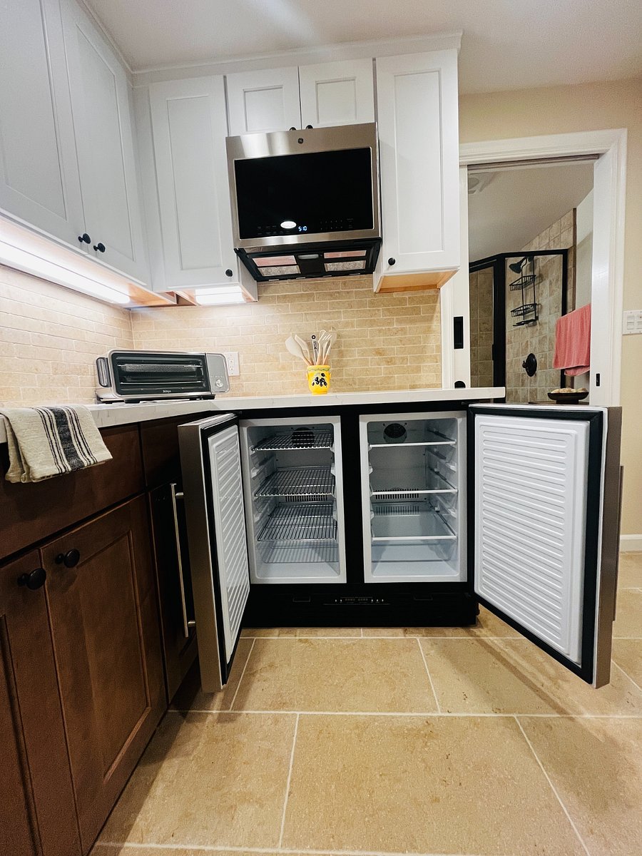 Freezer on left Fridge on Right. Additional drink fridge available as needed. Guest may use freezer in garage if needed (with prior request so we can turn it on)