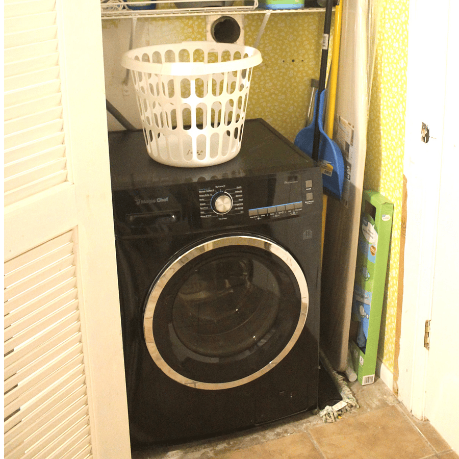 laundry room and washer / dryer