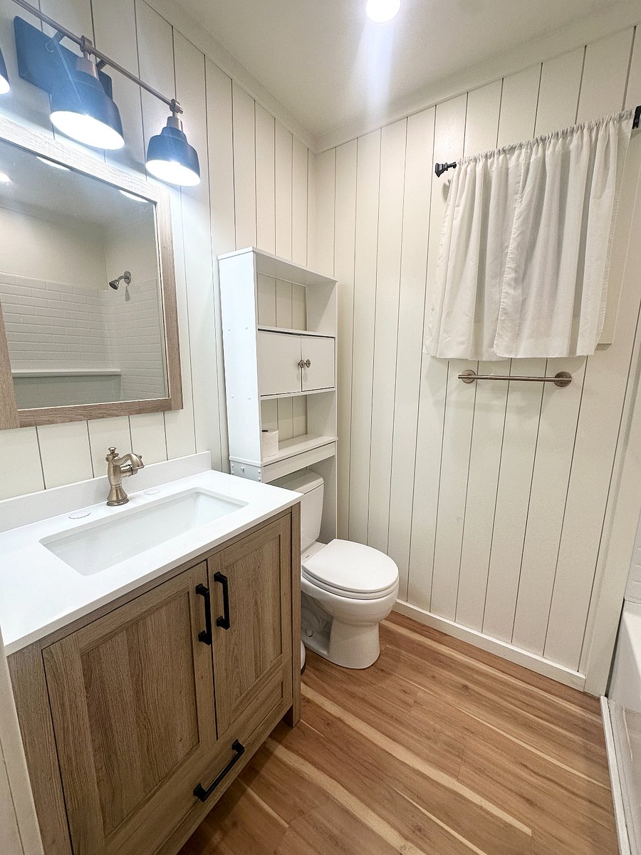 Full bathroom. Recently updated. 