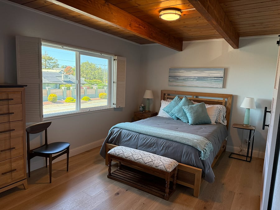 Primary Bedroom- Queen Size Bed - second floor