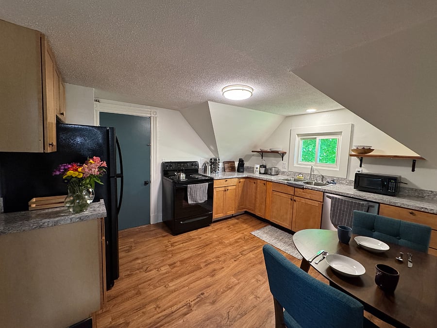 Fully Equiped Kitchen with new countertops. Full size dishwasher.
