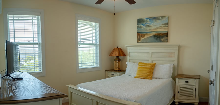 Queen Bedroom - 3rd Floor