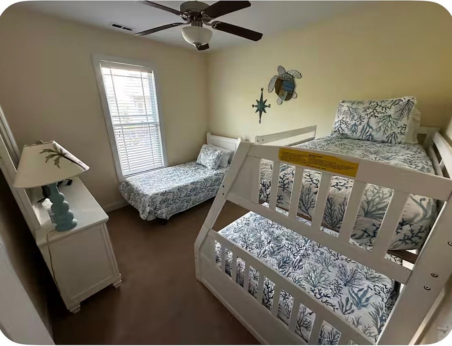 Bunk Room - Twin Bed with Twin over Full Bunk Bed