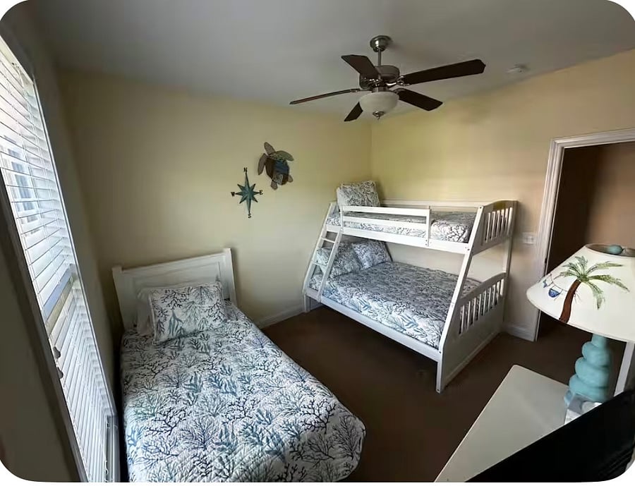 Bunk Room - Twin Bed with Twin over Full Bunk Bed
