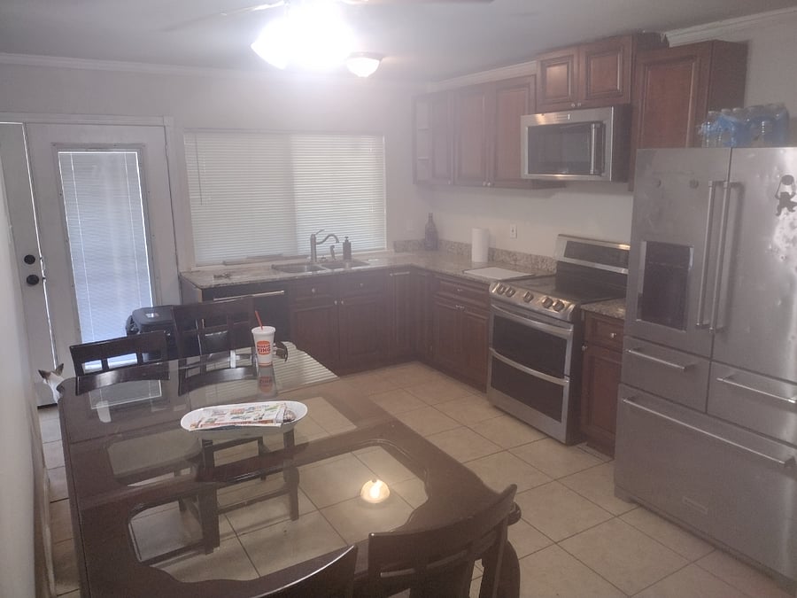This is the full kitchen with dinning table. Kitchen aid appliances.