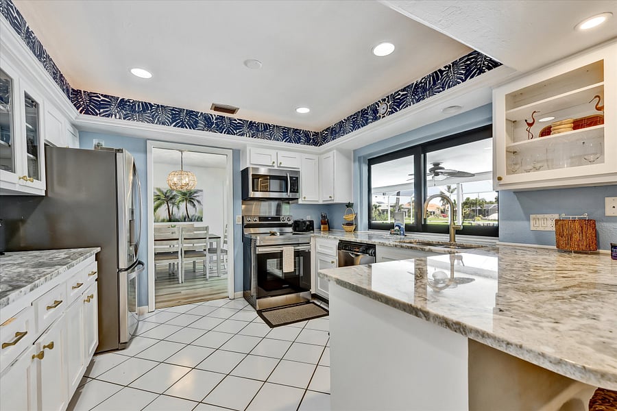 Fully equipped kitchen