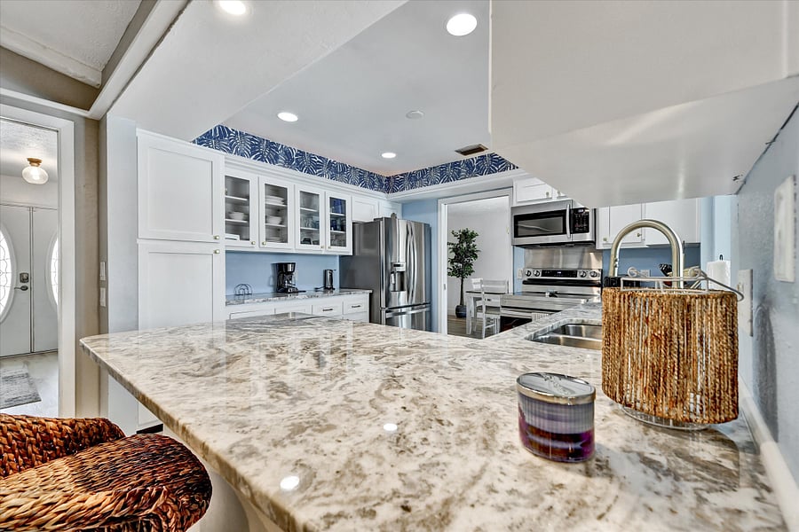 Granite counters- breakfast bar